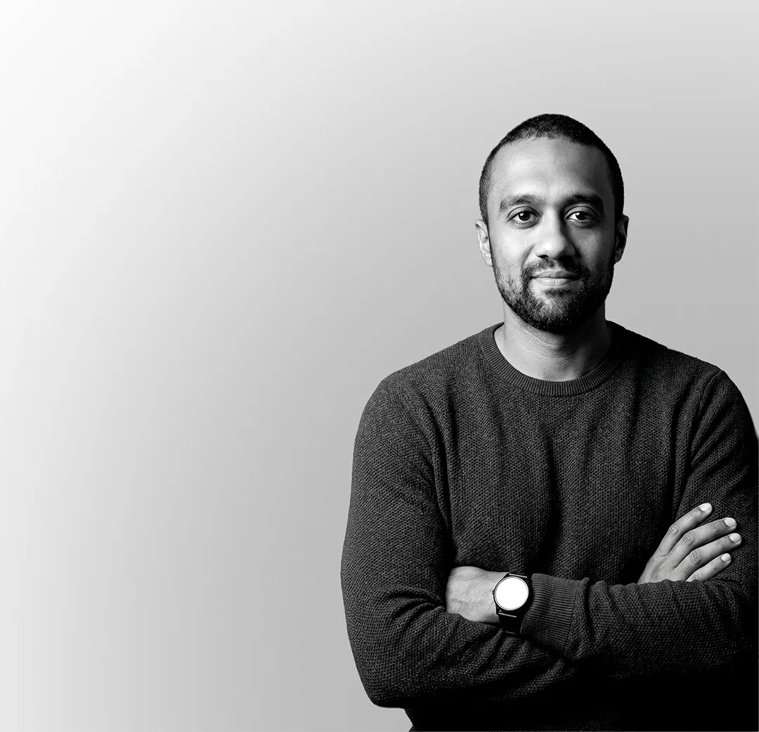 Natan Eduardo, estrategista de marca, em retrato preto e branco